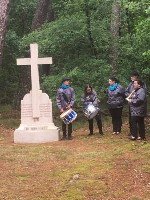  19- La fanfare de la Ferté Saint Aubin piur les honneurs aux morts 