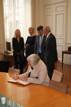  8a- signature du livre d