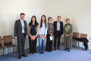  les laure?ats avec a? gauche le proviseur et a? droite le proviseur-adjoint et la pre?sidente .JPG 