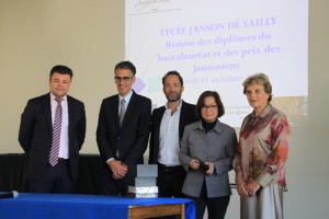  14- Madame Aubert recevant le 1er prix pour son fils   