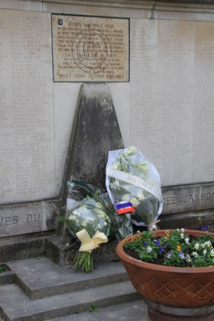  1- fleurisement du monument 