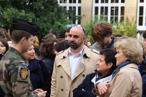  15- Sacha Viné retrouve la direction du lycée, M. Hernadez et Mme Giocachini, proviseur adjointe des pre?pas 