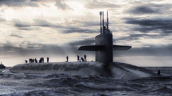 brest-14-septembre-2018-sous-marin-nucleaire-le-vigilant-a-l-horizon-