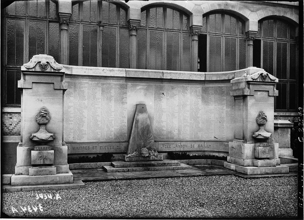 Monument aux mort - Cour d'honneur